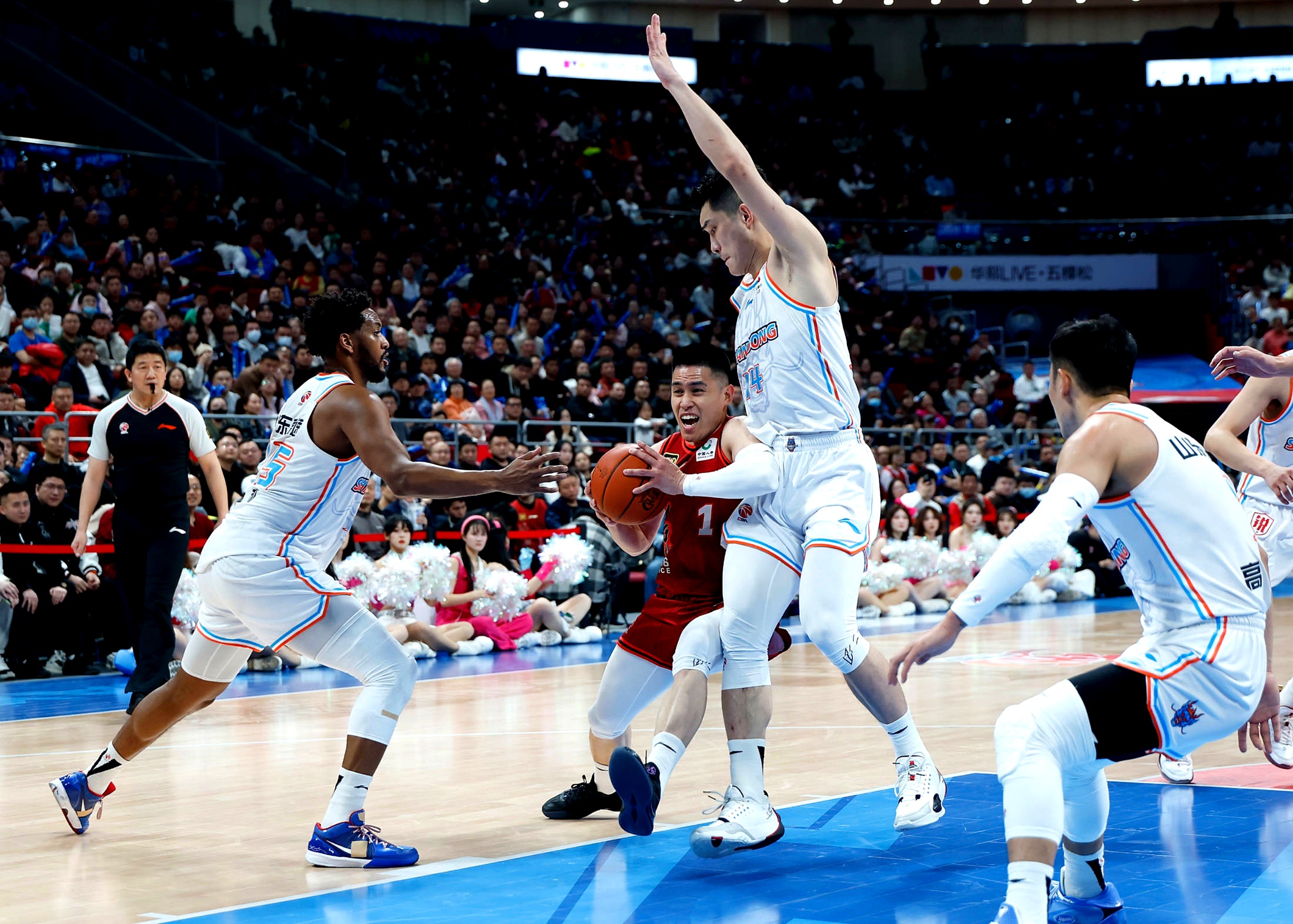 辽宁队险胜76人,霍勒迪带队取胜 辽宁队险胜76人,霍勒迪带队取胜