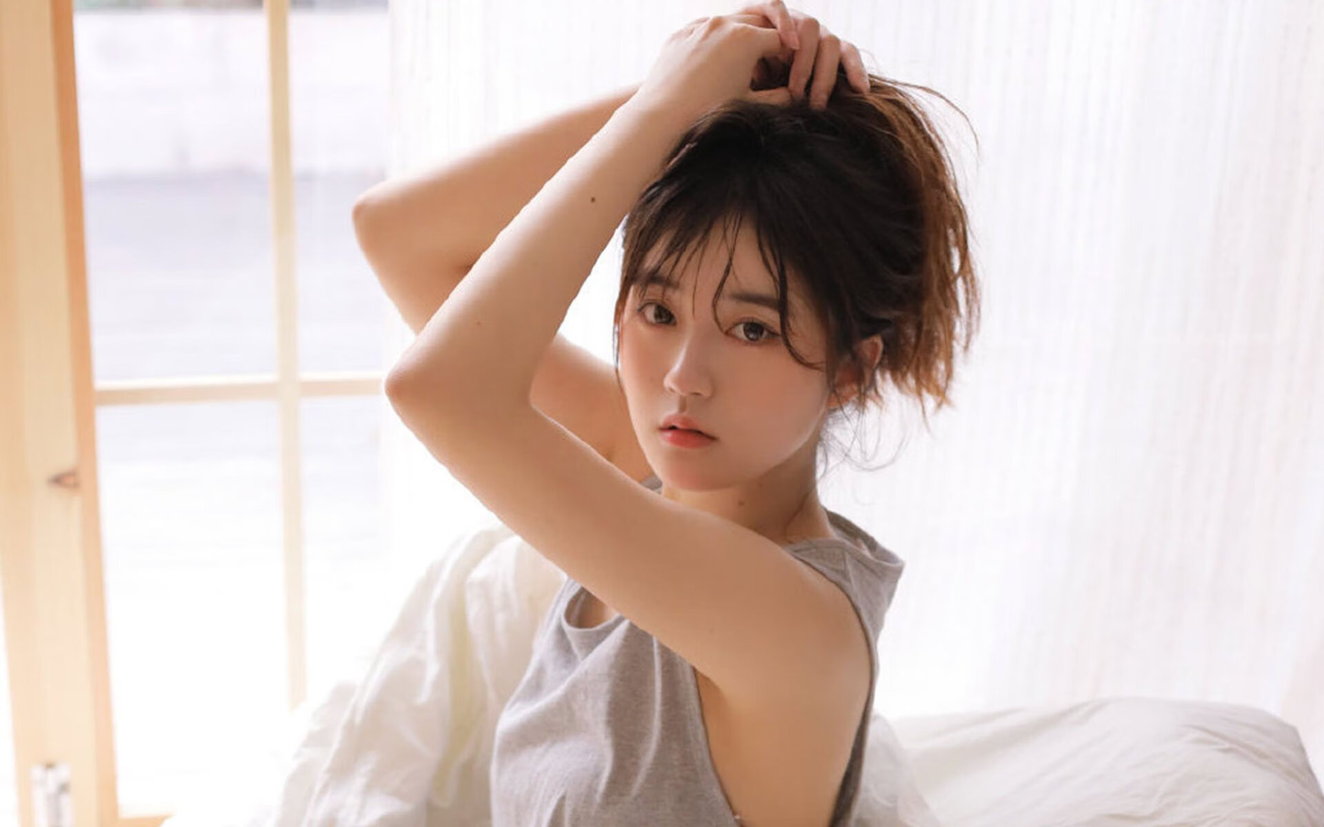 非常有画面感和戏剧性。为了写出唯一性，我们需要跳出常规的体育报道框架，探寻事件背后更深层的命运纠缠与情感共振